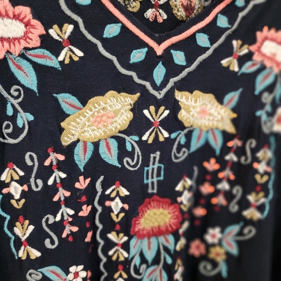 Caite Size S Embroidered Navy Top Floral Athleta Tunic Batwing Sleeves - Picture 2 of 9